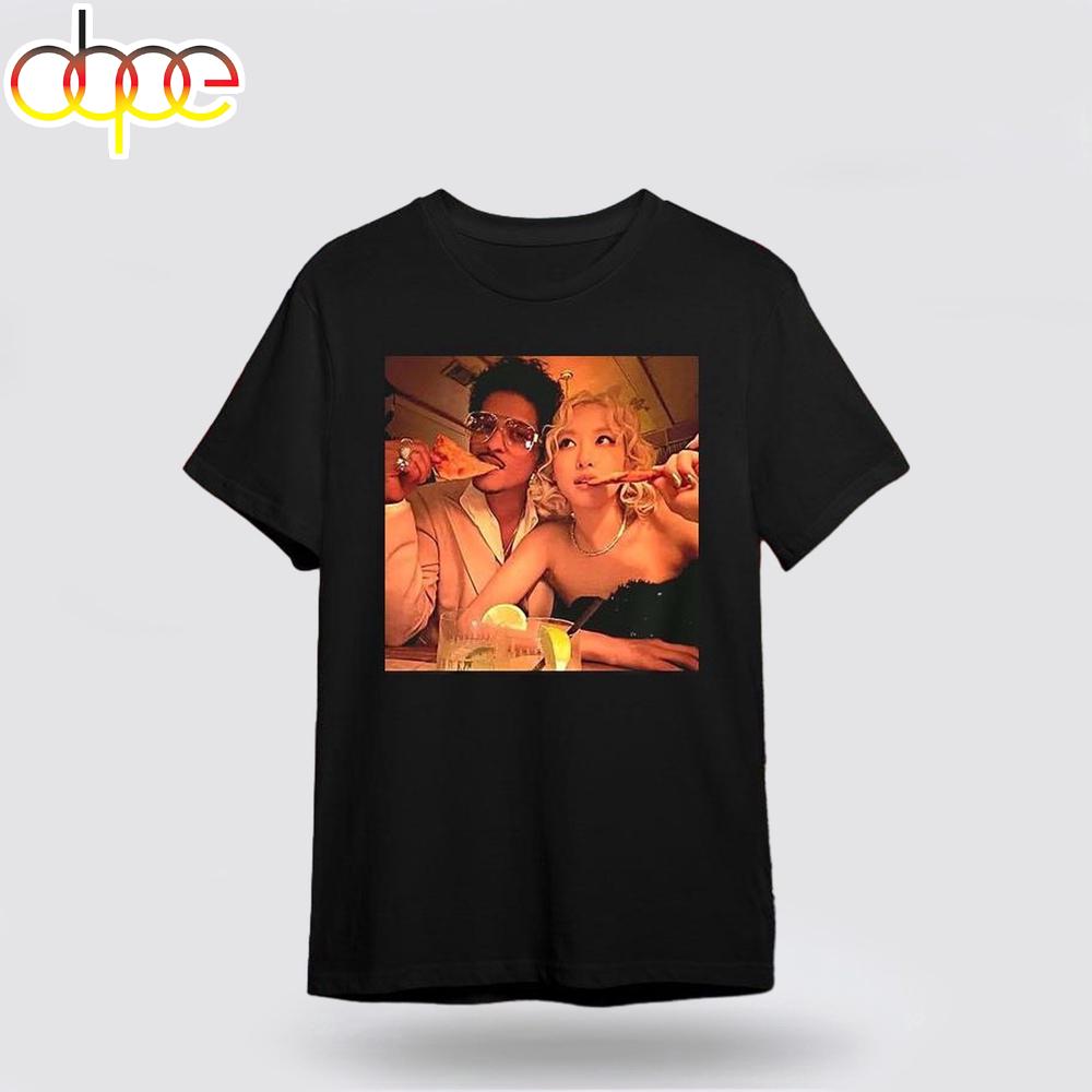 Bruno Mars And Rose Eating Pizza 2026 Unisex T-Shirt For Fans